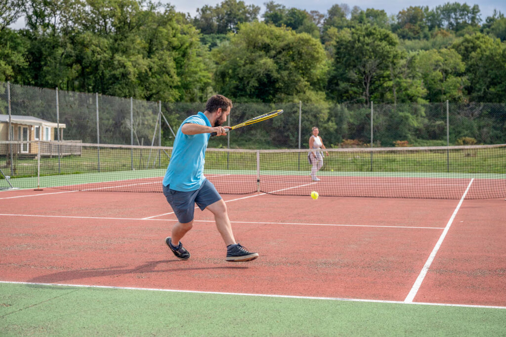 tennisbaan camping Les Rives de l'Adour